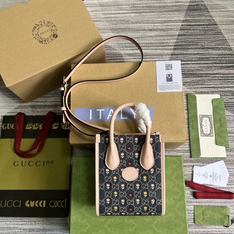 G*u*i shopping bags
